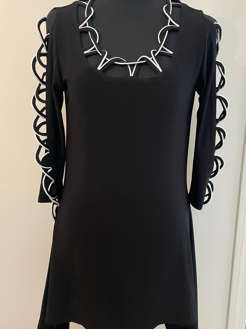 Joseph Ribkoff Black Tunic White Loops Shark Bite Hem Women's Lagenlook  Size 4
